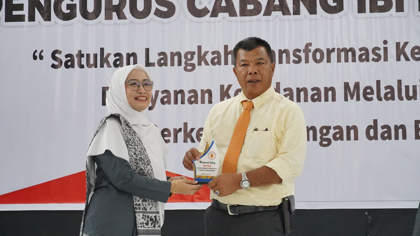 Bupati Andi Utta Buka Muscab IBI: Bidan, Pahlawan Kesehatan Masyarakat