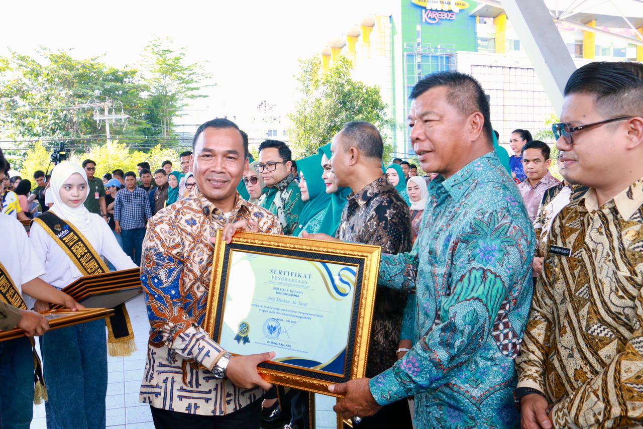 Pahlawan Keluarga Berpesta: Bulukumba Boyong Empat Penghargaan di Makassar