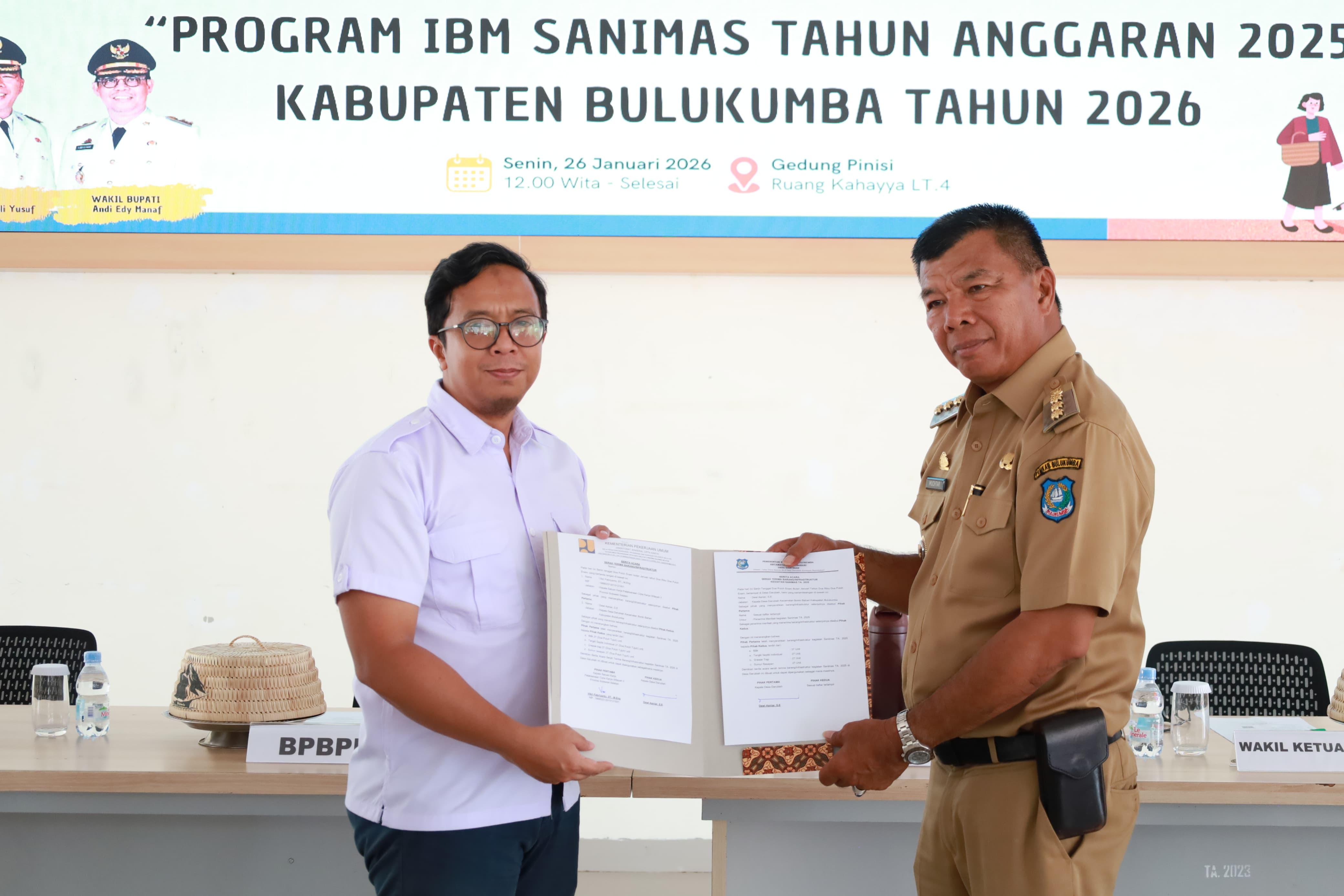 Bupati Bulukumba Serahkan Program Sanimas 2025, Sanitasi Aman Jadi Prioritas