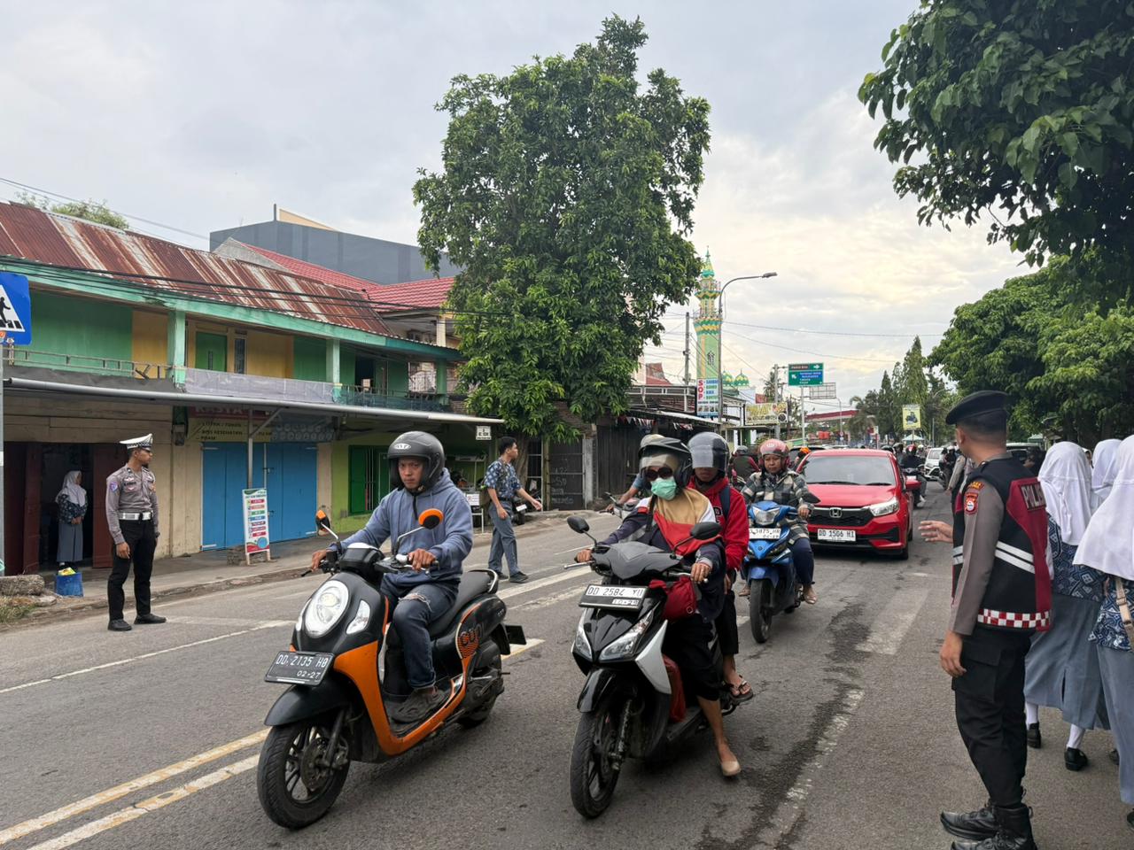 Polisi Hadir Sejak Pagi, Satlantas Bulukumba Kawal Keselamatan Pelajar
