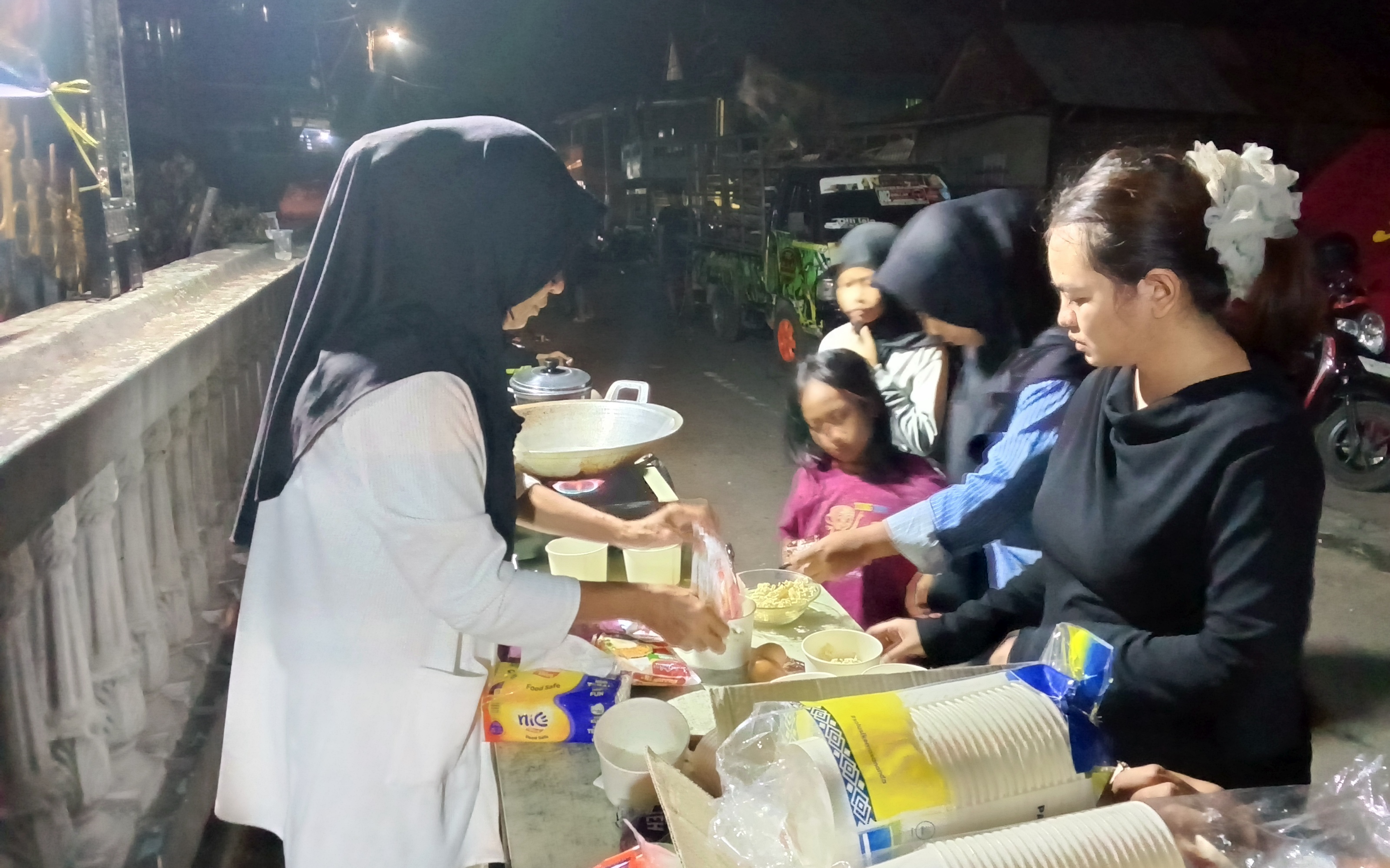 Pasca Kebakaran Terang-Terang, Syahwan Maarif Dirikan Dapur Umum